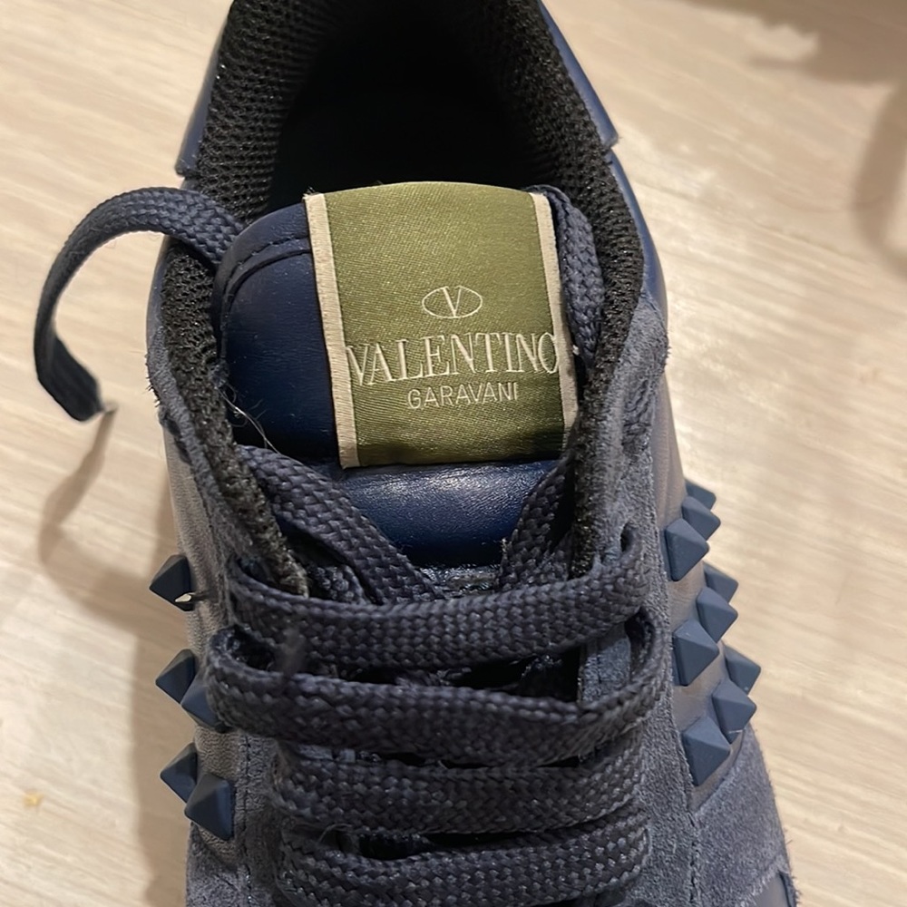 Barely worn Valentino rock stud sneakers in navy blue - Picture 4 of 4